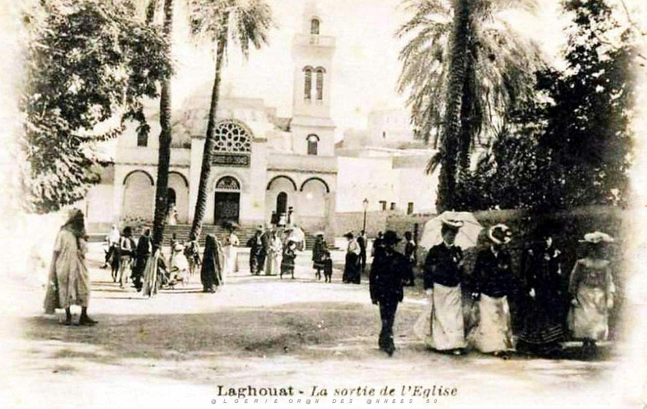 2248- Laghouat - Sortie de l'Eglise - 1905.jpg
